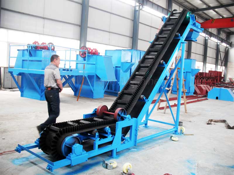 Large angle belt conveyor